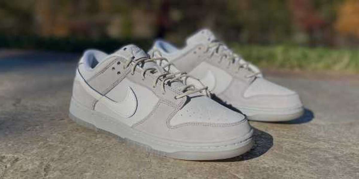 Dunk Low Wlf Gry Plat: Timeless & Festive